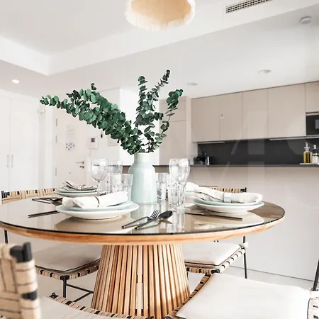 Beachside Escape With Parking And Pool Rems Lägenhet Torremolinos