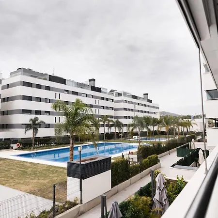 Beachside Escape With Parking And Pool Rems Apartament *