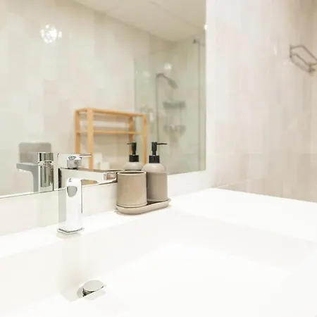 Apartament Beachside Escape With Parking And Pool Rems Torremolinos