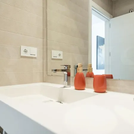 Beachside Escape With Parking And Pool Rems Appartement *