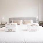 Beachside Escape With Parking And Pool Rems Apartament
