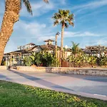 Apartament Beachside Escape With Parking And Pool Rems