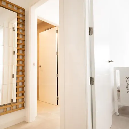 Beachside Escape With Parking And Pool Rems Lägenhet