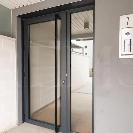 Beachside Escape With Parking And Pool Rems Apartamento *