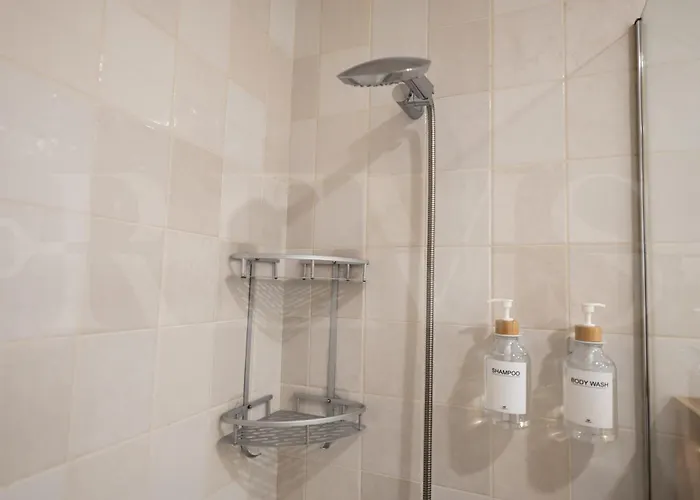 Beachside Escape With Parking And Pool Rems Apartamento