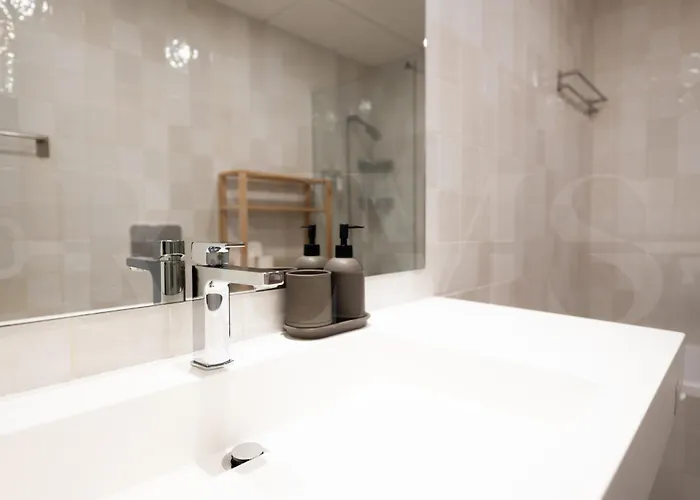 Beachside Escape With Parking And Pool Rems