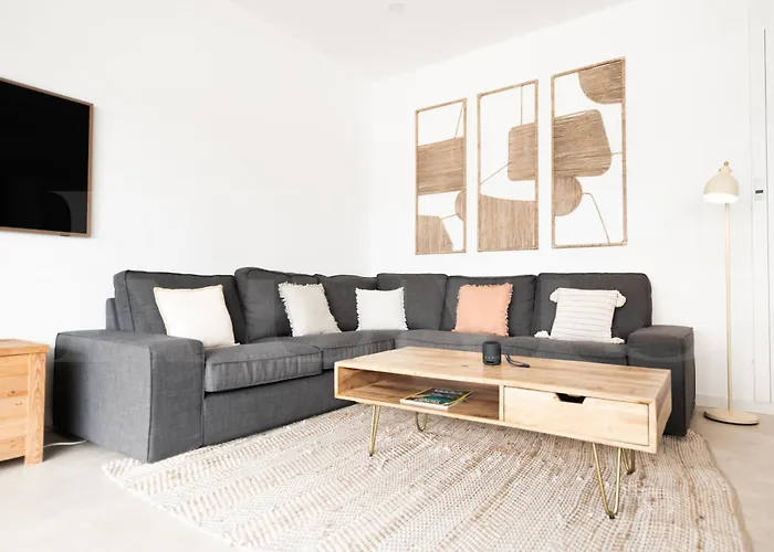 Beachside Escape With Parking And Pool Rems Apartamento Torremolinos