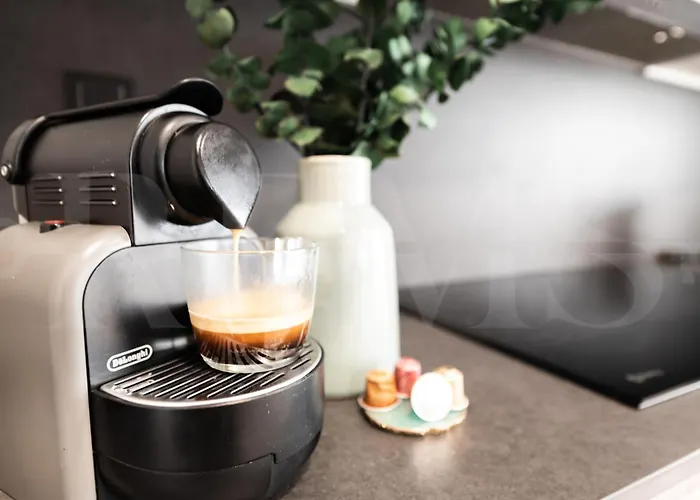 Beachside Escape With Parking And Pool Rems *