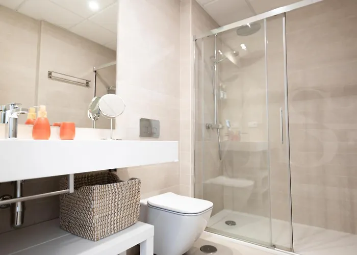 Apartamento Beachside Escape With Parking And Pool Rems Torremolinos