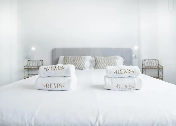 Beachside Escape With Parking And Pool Rems 아파트 토레몰리노스