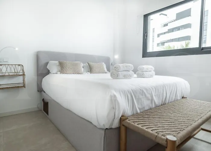 Beachside Escape With Parking And Pool Rems Apartamento Torremolinos