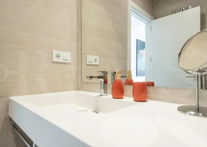 Beachside Escape With Parking And Pool Rems Apartamento *