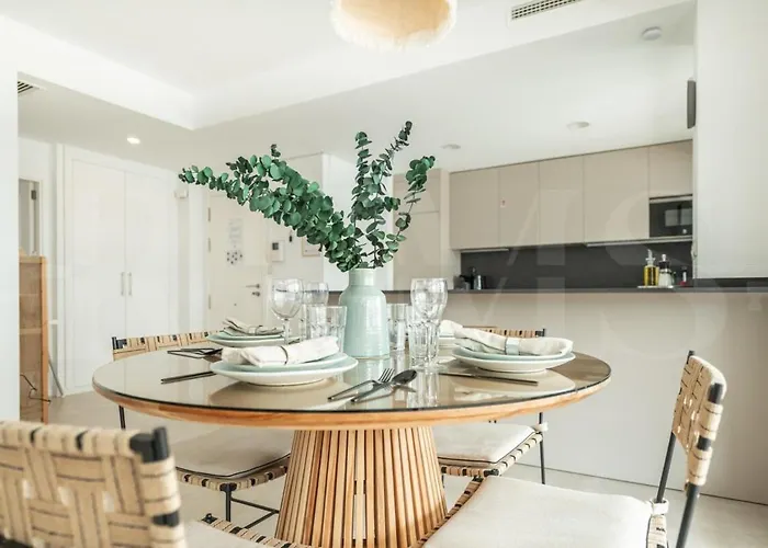 Apartamento Beachside Escape With Parking And Pool Rems Torremolinos