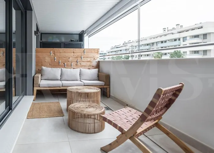 Beachside Escape With Parking And Pool Rems Apartamento