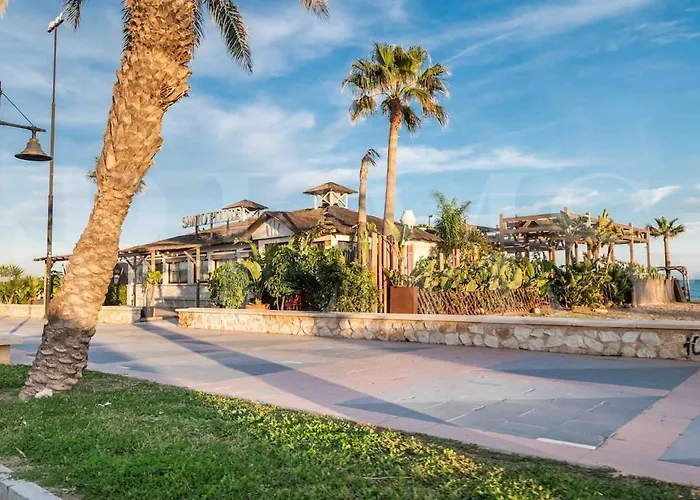 Appartamento Beachside Escape With Parking And Pool Rems