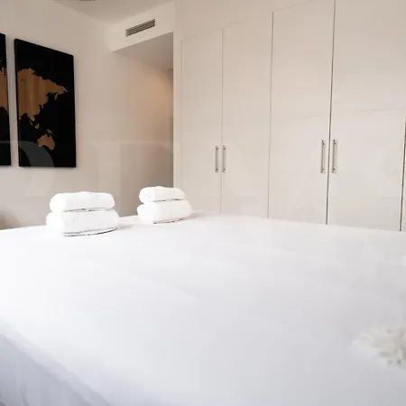 Beachside Escape With Parking And Pool Rems